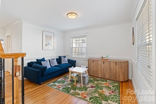 Building Photo - 425 E Tremont Ave