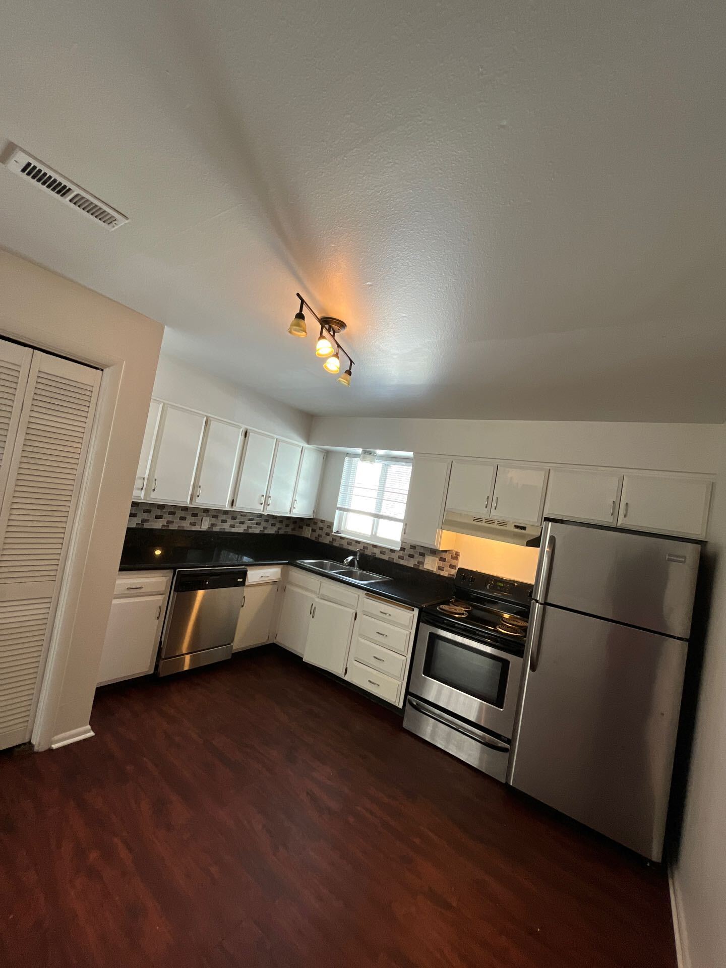 Building Photo - 351 Park Creeke Ln