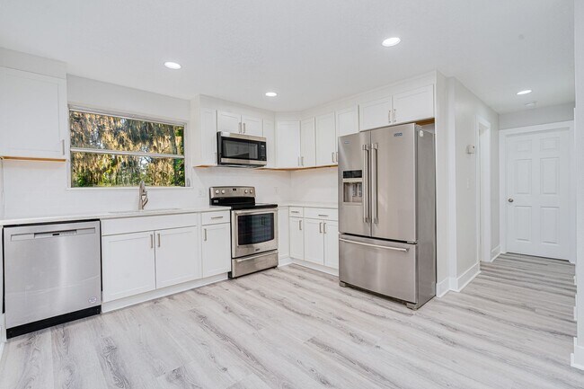 Building Photo - Stunning Remodeled 3-Bedroom Home in Prime...