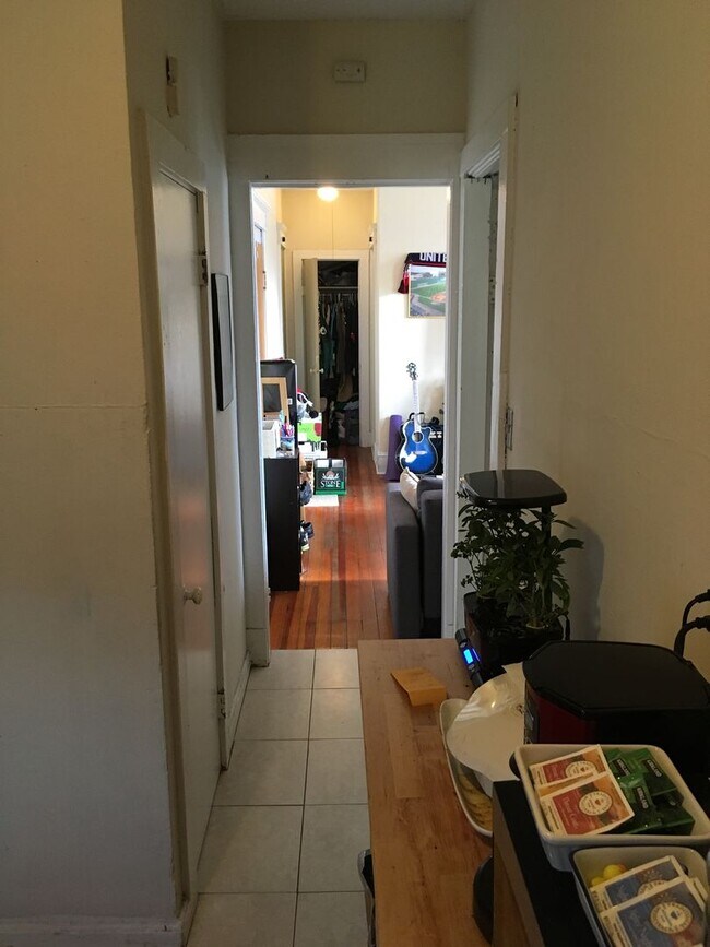 Building Photo - Bright 1BR in East Rock | Gas & Hot Water Included | Steps from Yale & Trails