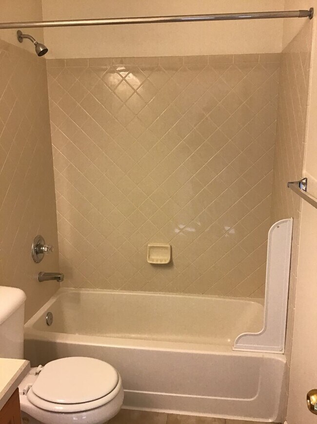 Building Photo - 3 bed 2.5 bath townhome for rent at Cherry landing 80016