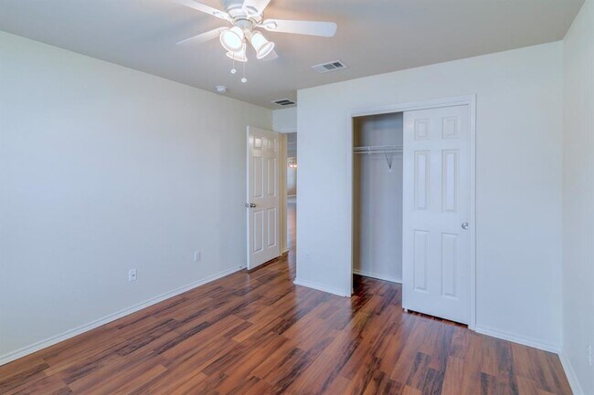 Building Photo - 328 Baldwin St