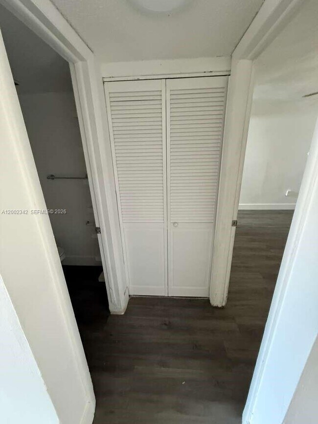 Building Photo - 11905 NE 2nd Ave