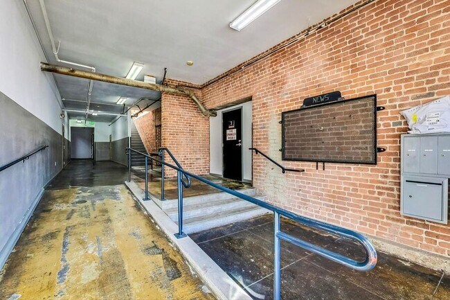 Building Photo - 1148 E 18th St