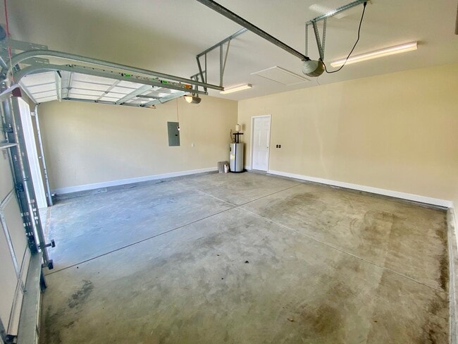 Building Photo - Great Location Single Family Home