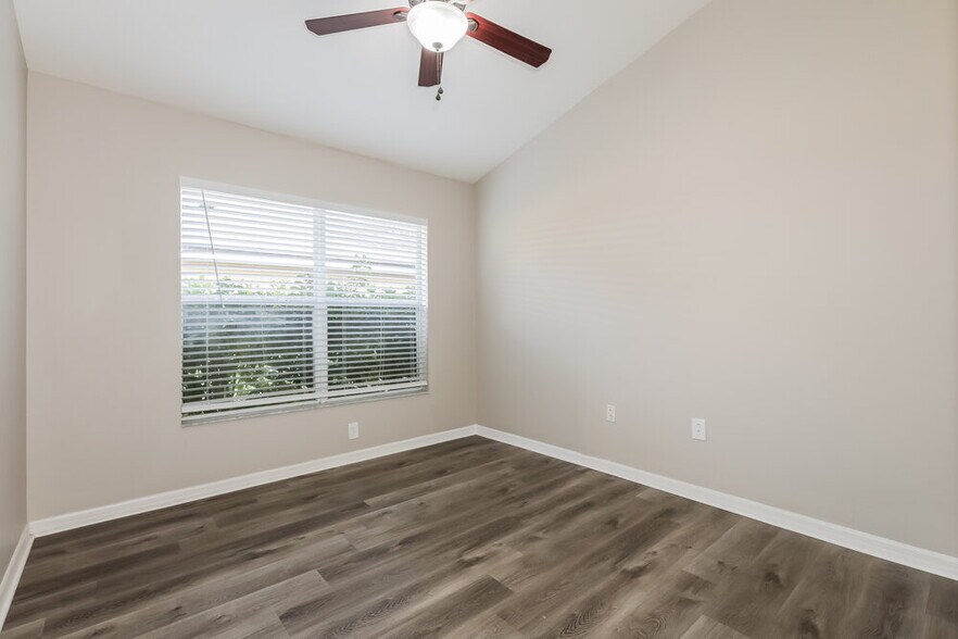 Building Photo - 433 Down Pine Dr