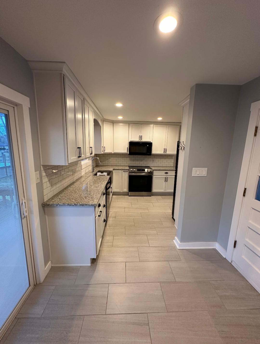 Kitchen - 4737 E Circle Dr NW