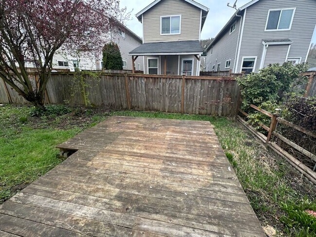 Building Photo - Renovated 3 Bed 2.5 Bath Home in South Park