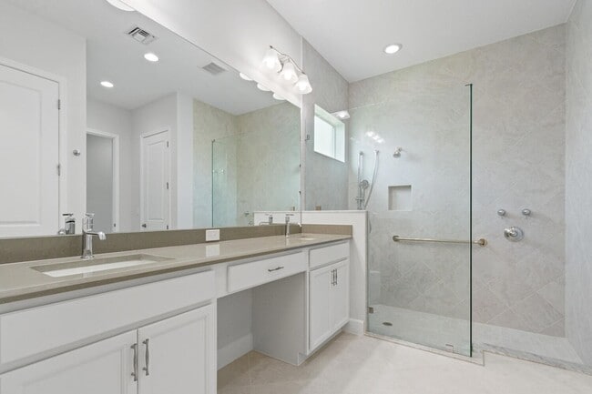 Building Photo - 5579 Liberty Ln