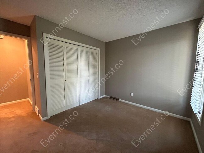 Building Photo - 4891 W Chippewa Dr