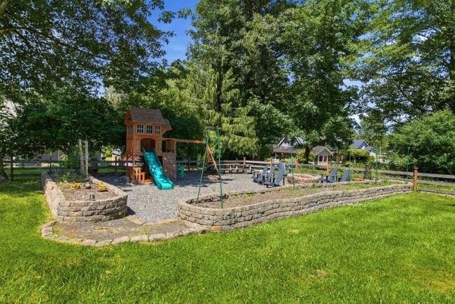 Building Photo - 24810 Big Valley Rd NE
