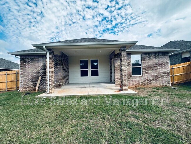 Building Photo - 16305 Villa Valeria Way