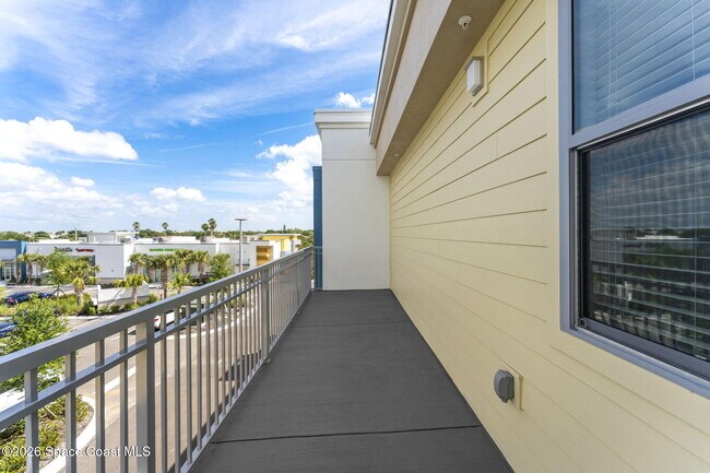 Building Photo - 8663 Ivanhoe Dr