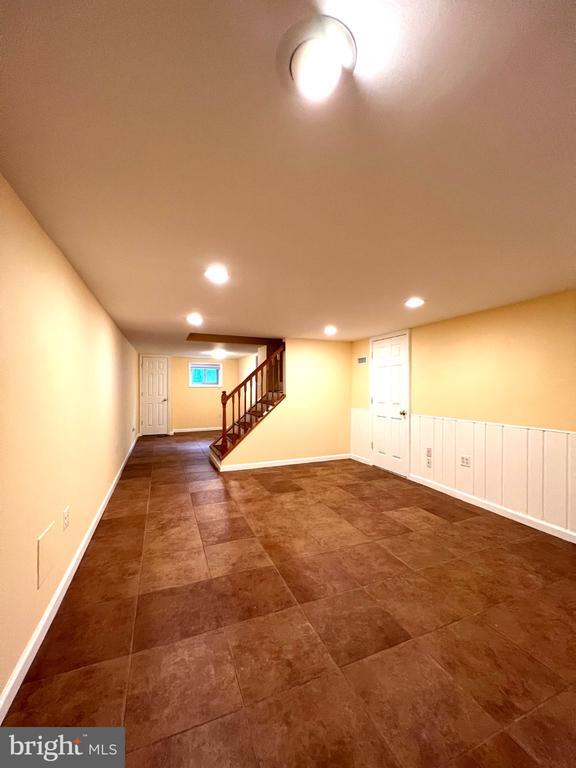 Building Photo - 2220 Primrose Dr