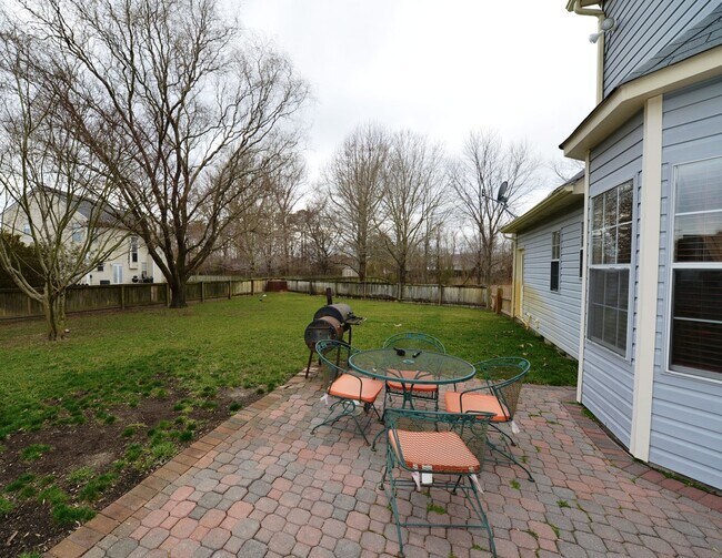 Building Photo - Quiet Cul-de -sac