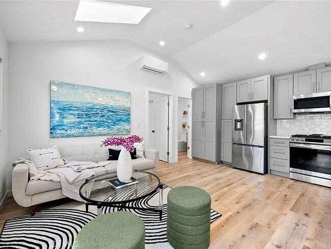 Building Photo - BRAND NEW 1BR + 1BA ADU / IN UNIT LAUNDRY ...