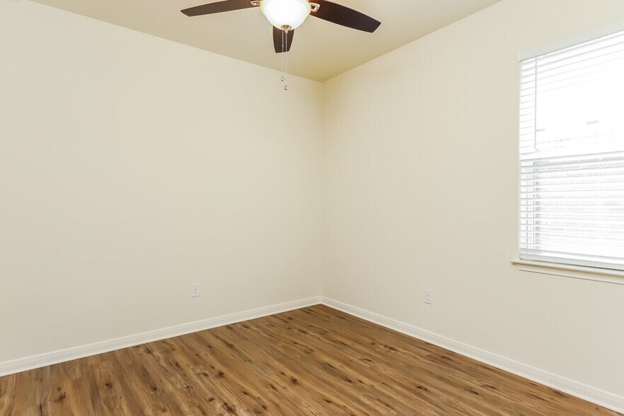 Building Photo - 7928 Bluewater Cove