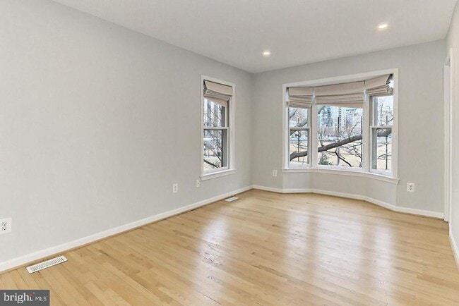 Building Photo - 1024 N Monroe St