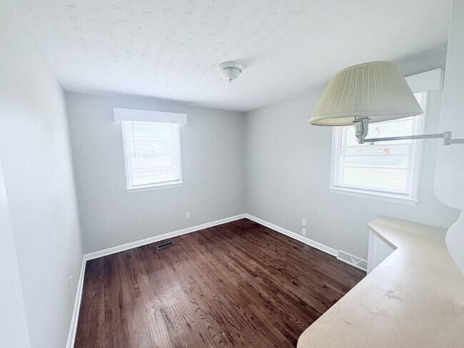 Building Photo - 406 Forest Grove Ave