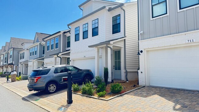 Building Photo - 709 Stickley Oak Way