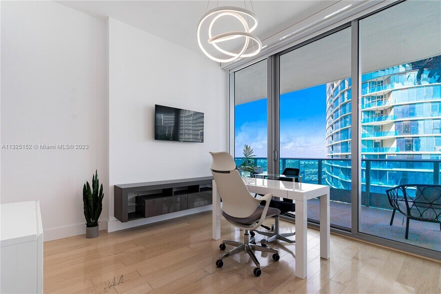 Building Photo - 200 Biscayne Boulevard Way