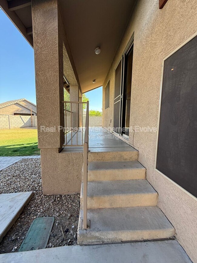 Building Photo - 8014 W Pima St