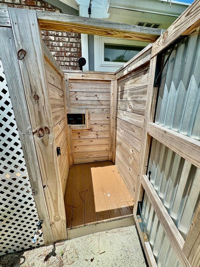 Building Photo - Charming One Bedroom ADU In The Heart Of W...