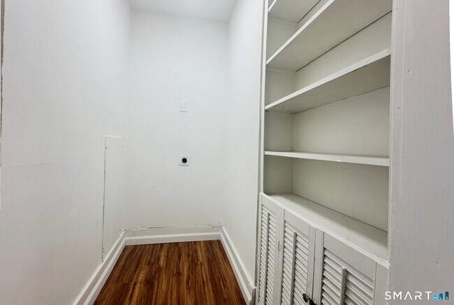 Building Photo - 394 High St