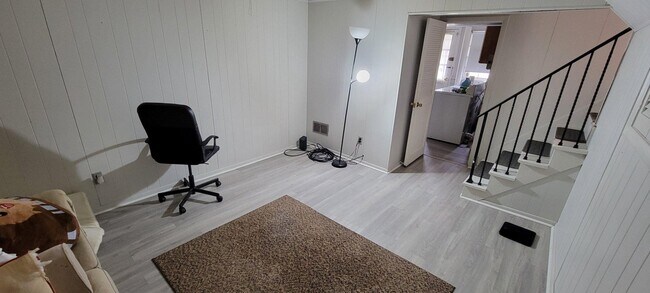 Building Photo - 117 N Brookfield Rd