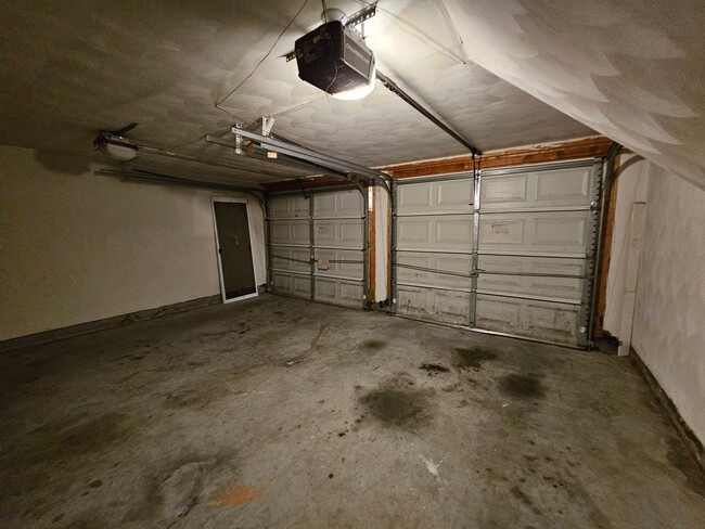 Building Photo - DEEP CREEK