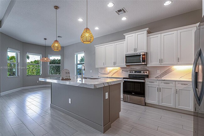 Building Photo - 15431 Goldfinch Cir