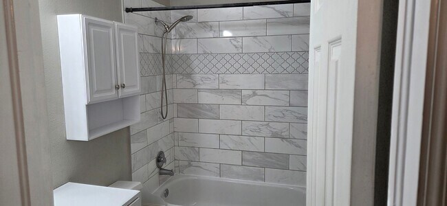 Building Photo - 1 bed 1 bath condo with 650 sf. with detached garage off Jewell and Sheridan