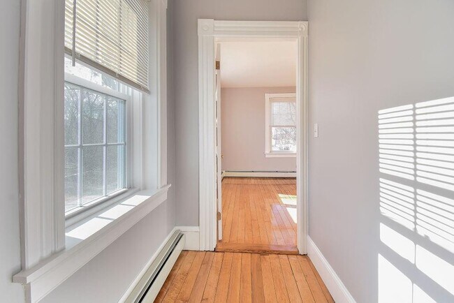 Building Photo - 141 Bourne Ave