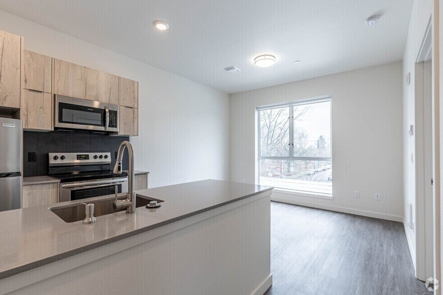 Building Photo - MF 16 - N. Sumner