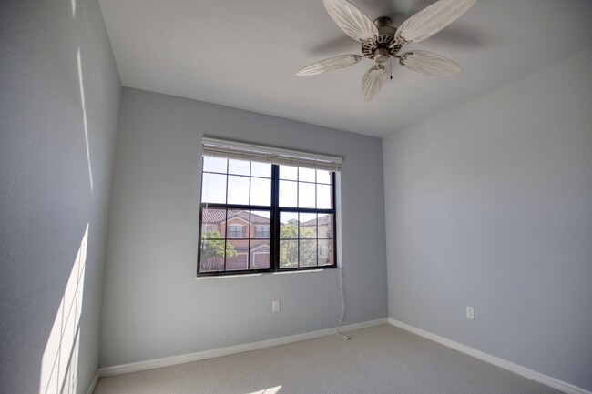 Building Photo - Annual Unfurnished Townhome located in Gra...