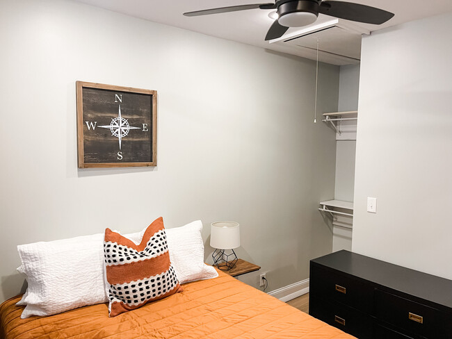 Building Photo - Furnished 2 bed 1 bath on 38th