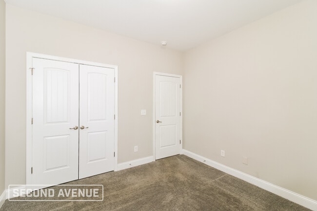 Building Photo - 877 Crescent Ln