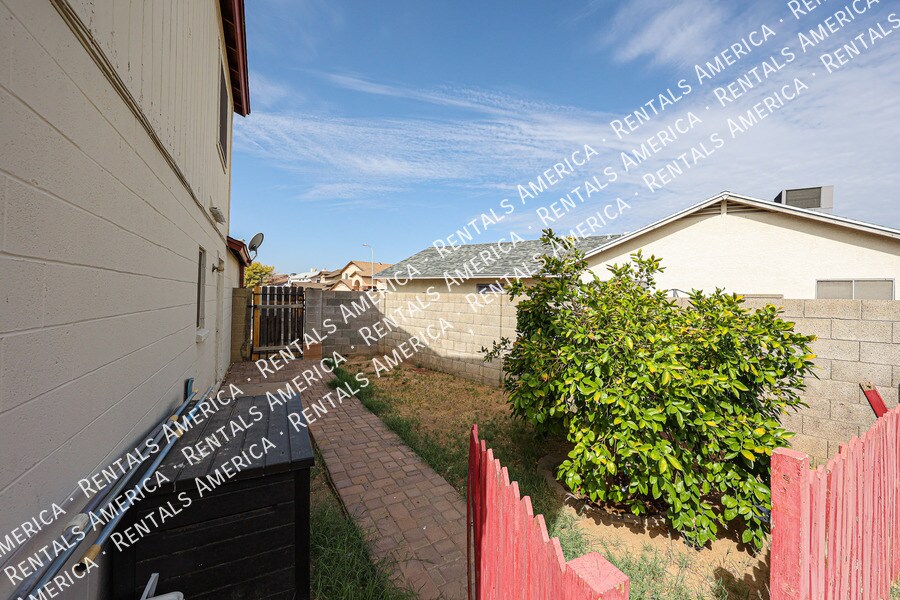 Building Photo - 6631 N 84th Dr