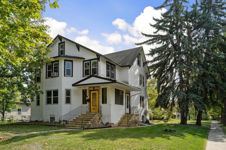 Building Photo - 800 37th Ave NE