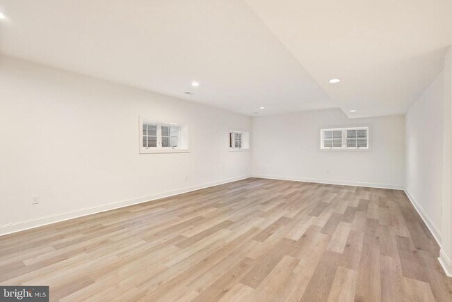 Building Photo - 7440 Old Maple Square