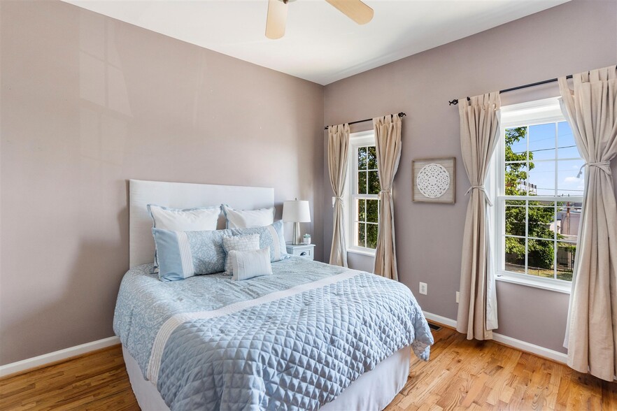 Large Bedroom (Front) - 1413 E Clement St