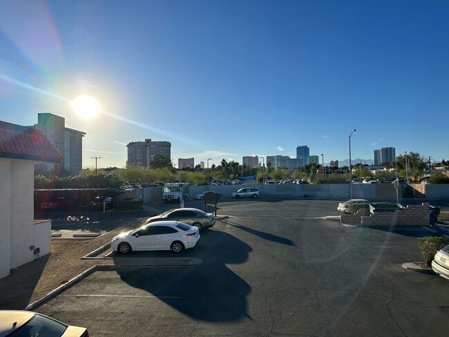 Building Photo - FULLY FURNISHED 2 BEDROOM CONDO WITH STRIP VIEWS