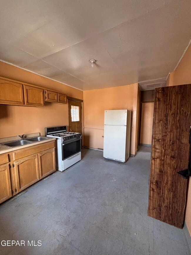 Building Photo - 4000 1/2 Sacramento Ave