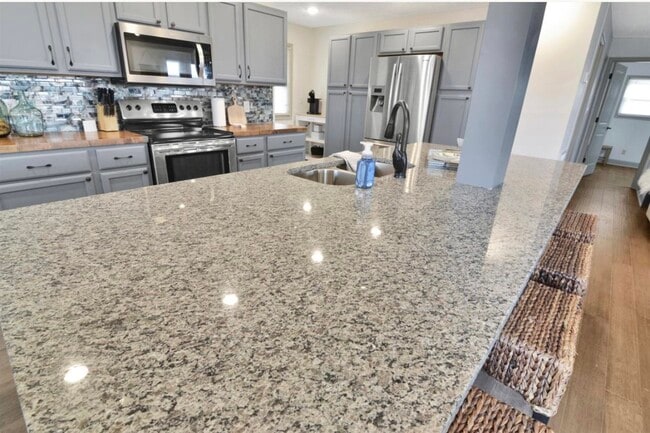 Building Photo - 73 Willow Tree Cir