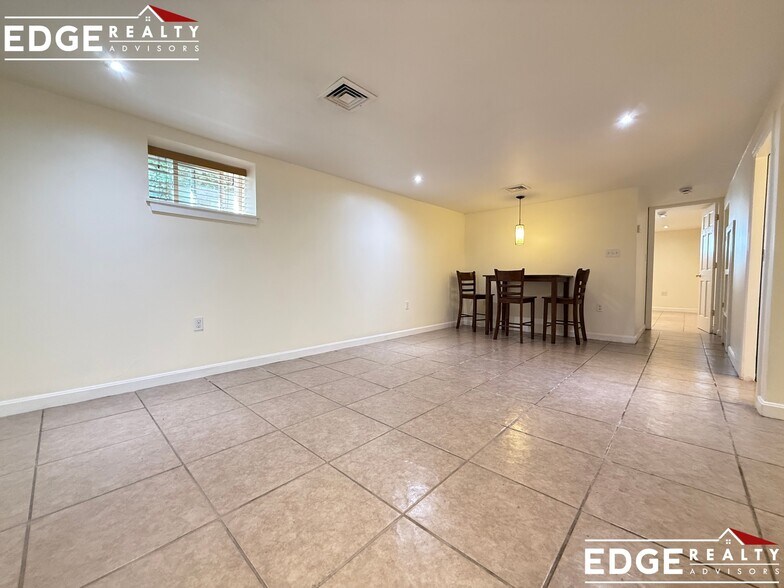 Building Photo - 48 Trapelo St