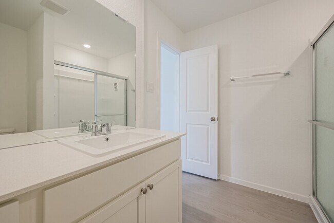 Building Photo - 621 Craven St