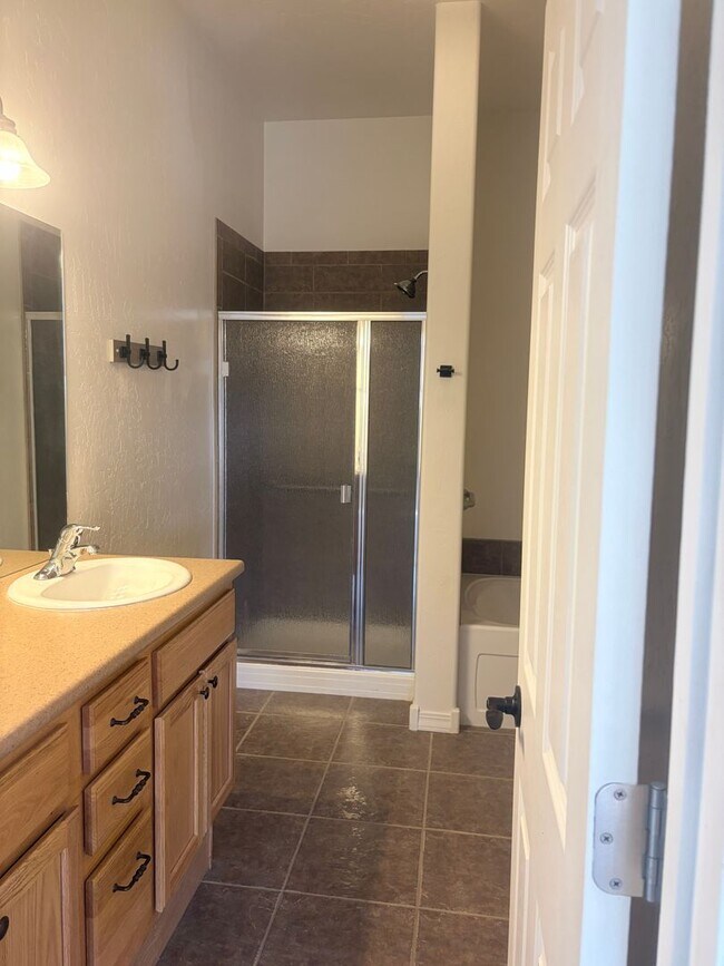 Building Photo - Lovely Bayfield Townhouse