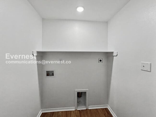 Building Photo - 440 Moonlight Cove