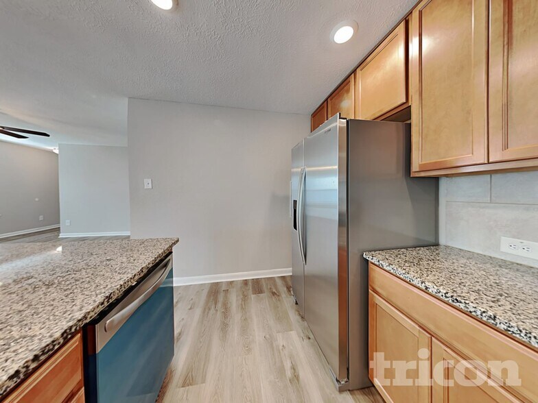 Building Photo - 20660 Dunrobin Dr