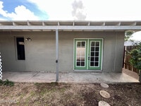 Building Photo - 521 W 10th St